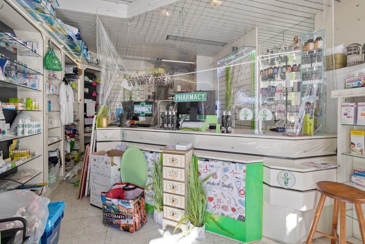 Unique retail property with residence in prime location!
