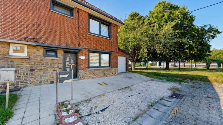 HABITATION ENTIEREMENT RENOVEE AVEC GARAGE