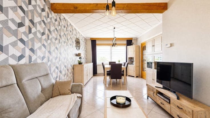 HABITATION ENTIEREMENT RENOVEE AVEC GARAGE