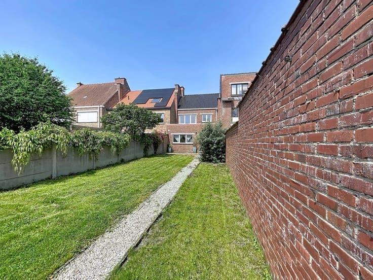 Spacious house with garden and garage in the centre of Ouden