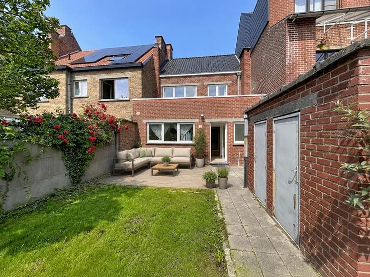 Spacious house with garden and garage in the centre of Ouden