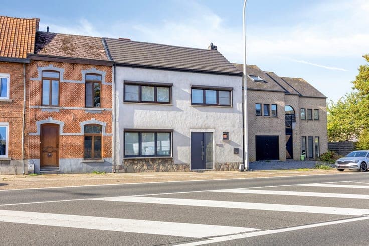 GERENOVEERDE GEZINSWONING MET ZONNIGE STADSKOER EN CARPOR...