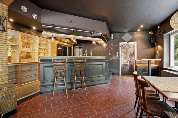 Handelspand met woonst en feestzaal op toplocatie