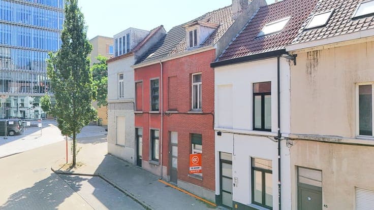 Te renoveren woning te koop in het hart van Gent – Tussen...