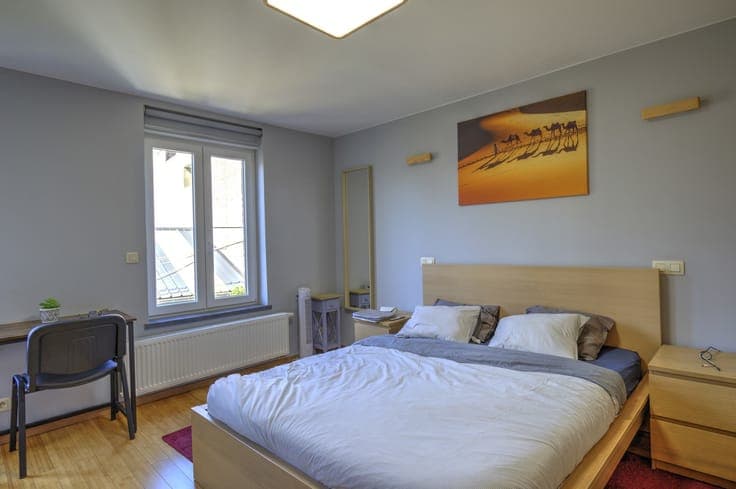 COQUETTE MAISON 1-2CH AVEC PETIT JARDIN. ETAT IMPECCABLE!