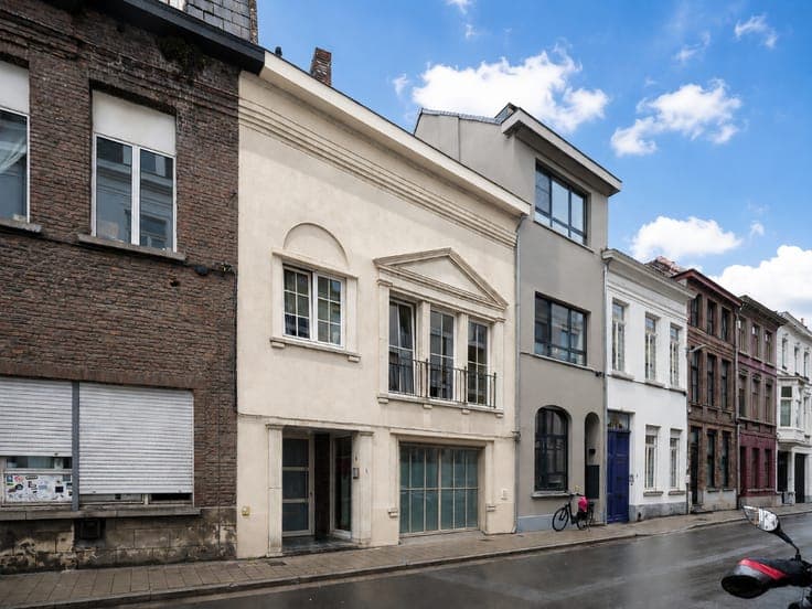 Opbrengsteigendom bestaande uit verschillende studio's en...