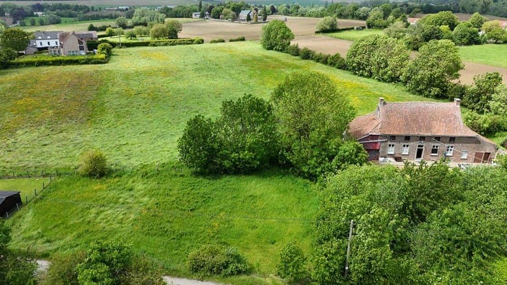 Former farmhouse on a magnificent 13,863 m² plot