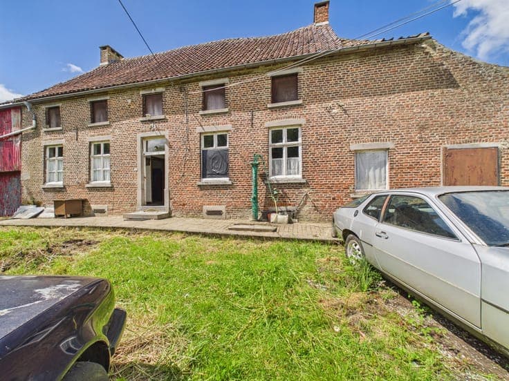 Former farmhouse on a magnificent 13,863 m² plot