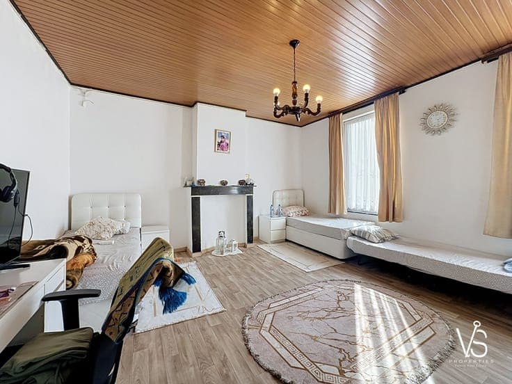 BEAUTIFUL 4-BEDROOM HOUSE WITH GARDEN!