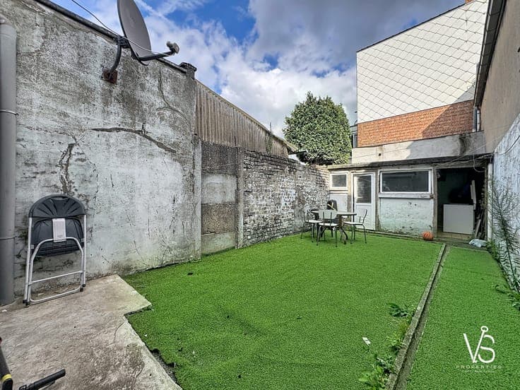 BEAUTIFUL 4-BEDROOM HOUSE WITH GARDEN!