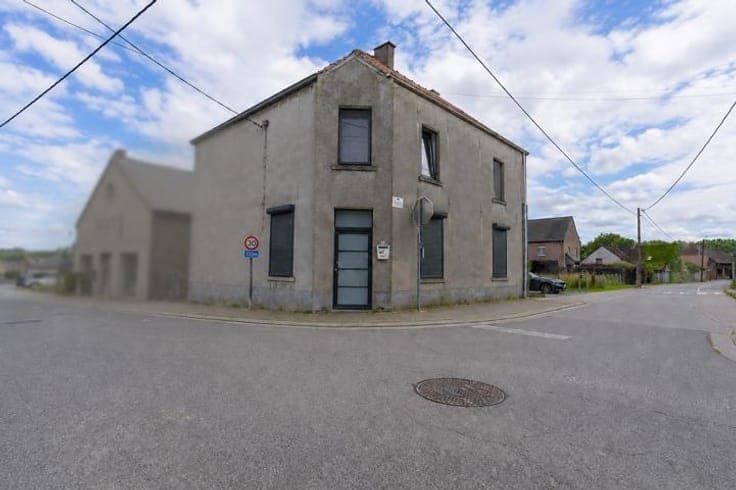 Renovation Property with Terrace in Bever