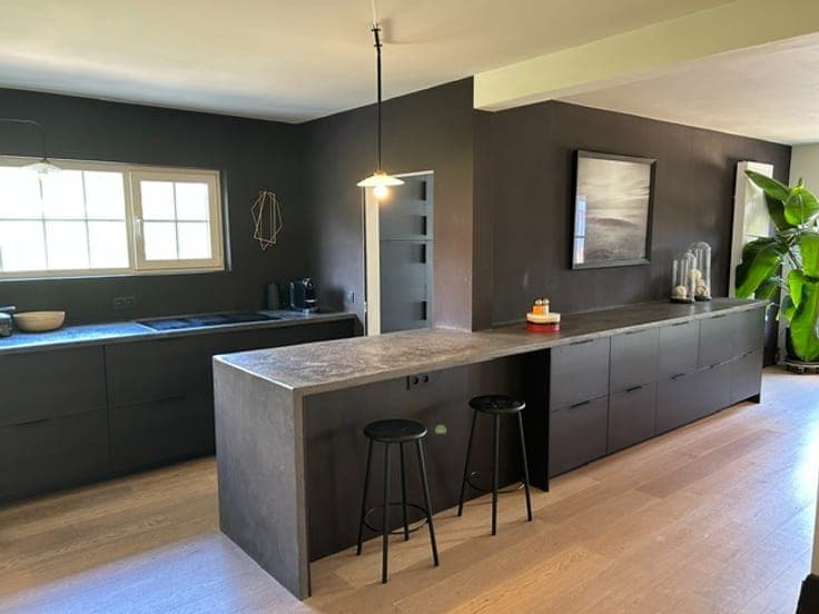 Unieke villa met 4 slk, praktijkruimte en dubbele garage.