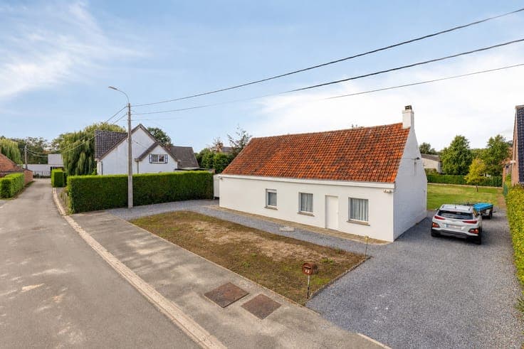 Te renoveren woning op ruim perceel van 1.192 m² met tal...