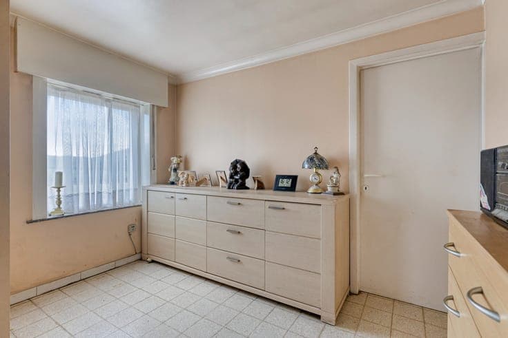 Te renoveren woning op ruim perceel van 1.192 m² met tal...