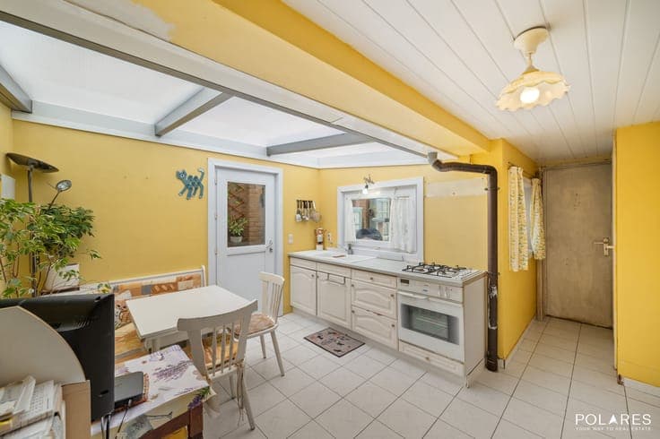 Semi-detached house with lots of potential in Halle