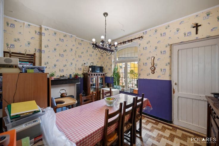 Semi-detached house with lots of potential in Halle