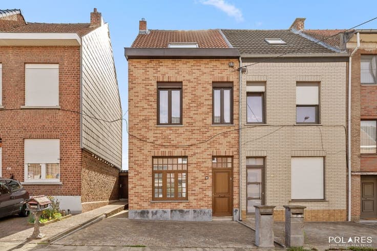 Semi-detached house with lots of potential in Halle