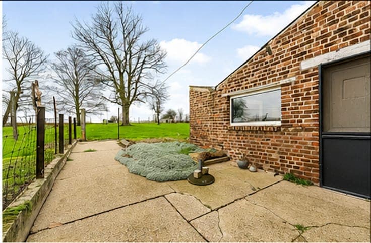 Character Property with Outbuildings in Heers