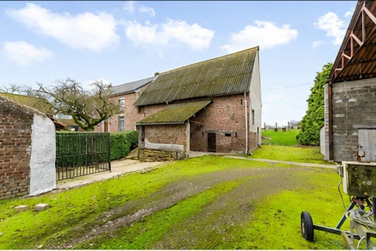 Character Property with Outbuildings in Heers