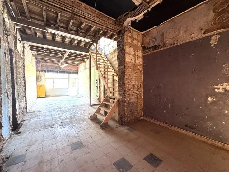 Maison 3 façades à rénover – Gros potentiel – Moustier