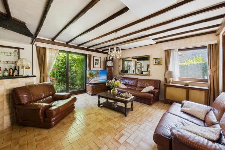 Spacious family home, multiple garages and landscaped garden
