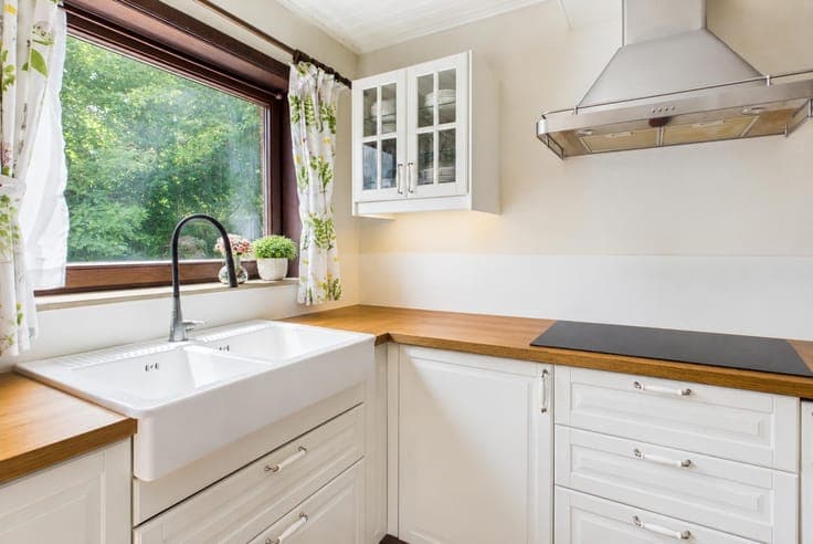 Spacious family home, multiple garages and landscaped garden