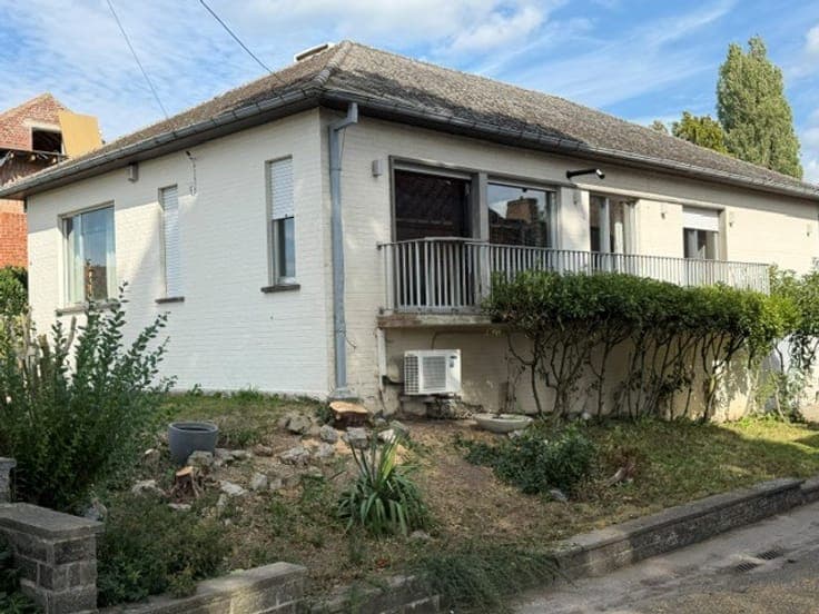 House in Dour