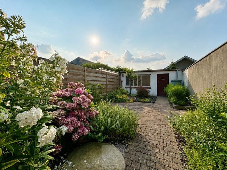 Instapklare woning met toffe stadstuin op gegeerde locatie!