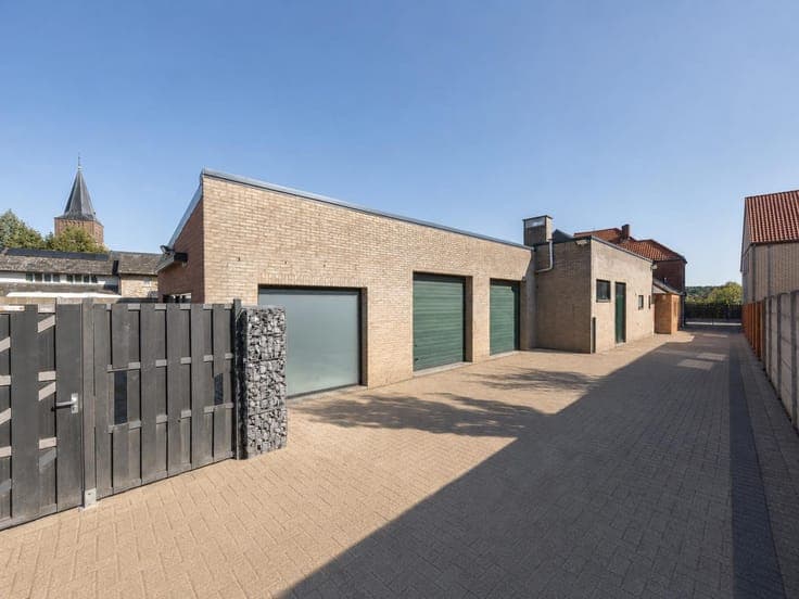 House in Peer
