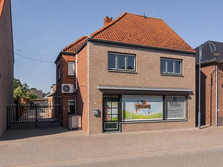 House in Peer