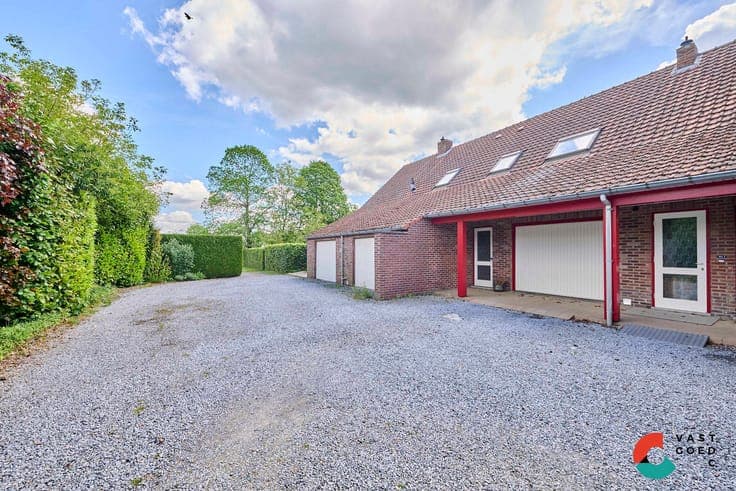 Building met 7 slaapkamers voor opbrengst of meer generaties