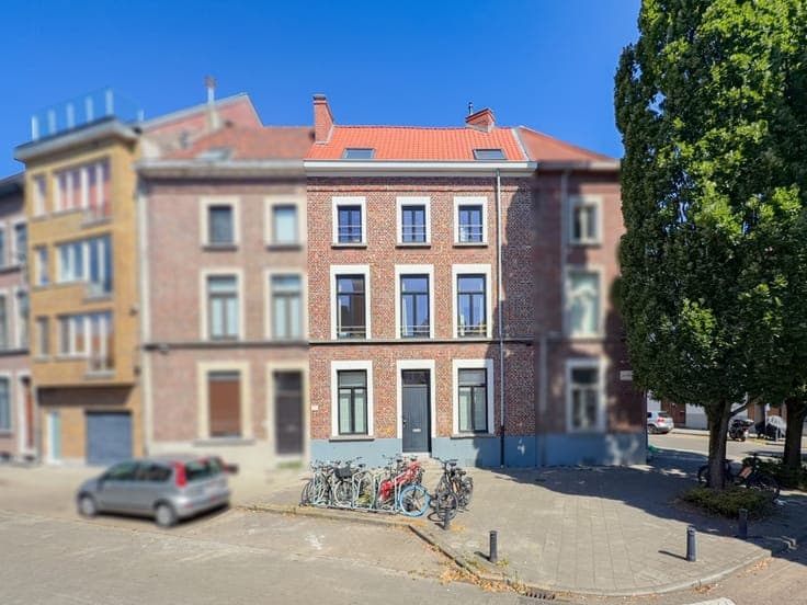Te koop, Gerenoveerde stadswoning met 3 slaapkamers op to...