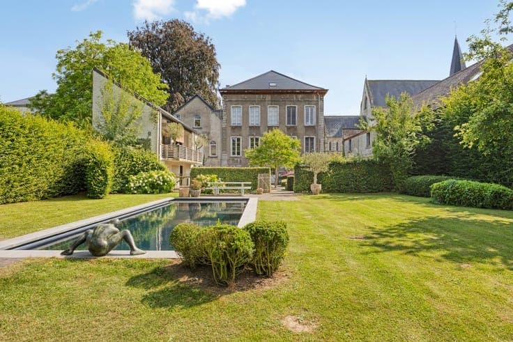 Exclusive character home in the heart of Onze-Lieve-Vrouw-L