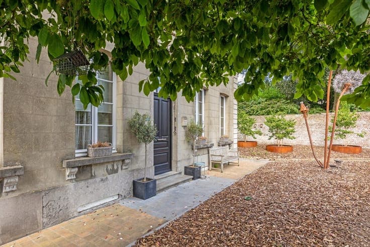Exclusive character home in the heart of Onze-Lieve-Vrouw-L
