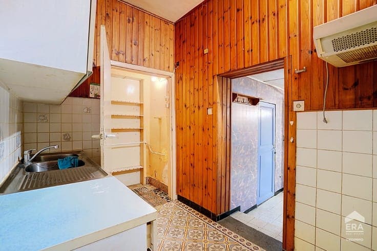 HOUSE FULL OF POTENTIAL IN A QUIET LOCATION