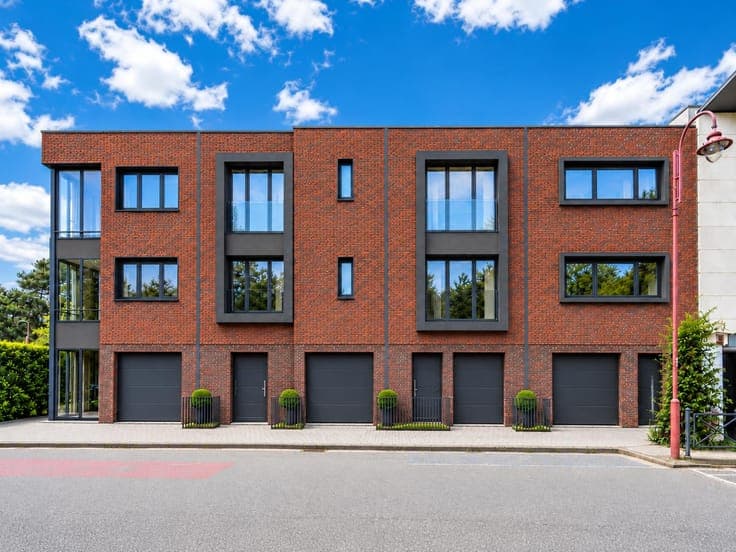 BERCHEM - 4 BEDROOMS - GARDEN & GARAGE