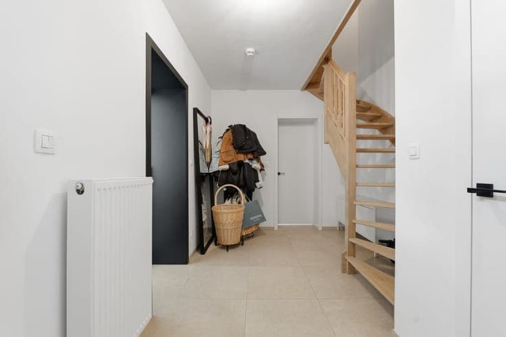 PRACHTIG AFGEWERKTE NIEUWBOUWWONING MET 3 SLAAPKAMERS, HO...