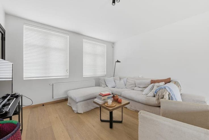 PRACHTIG AFGEWERKTE NIEUWBOUWWONING MET 3 SLAAPKAMERS, HO...