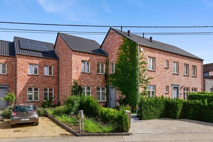 PRACHTIG AFGEWERKTE NIEUWBOUWWONING MET 3 SLAAPKAMERS, HO...