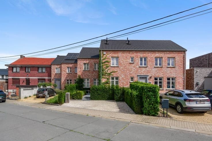 PRACHTIG AFGEWERKTE NIEUWBOUWWONING MET 3 SLAAPKAMERS, HO...