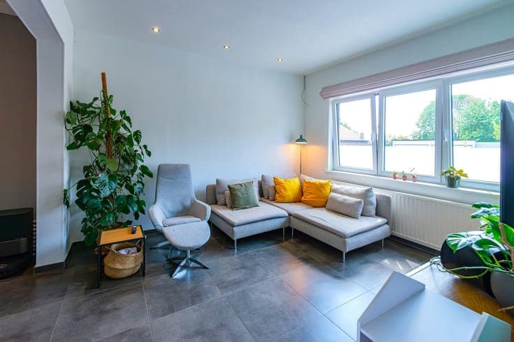 MOVE-IN READY 3-BEDROOM HOME WITH GARDEN IN A QUIET STREET