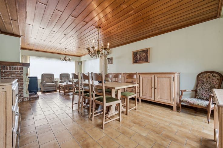 Spacious single-story villa with 1001 possibilities!
