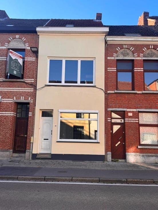 CHARMANTE WONING MET 3 SLPK EN SUPERGEZELLIGE STADSTUIN!