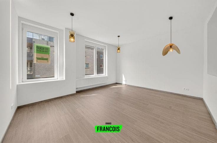 Gerenoveerde bel-étagewoning met zonnig dakterras, 3 kamers…