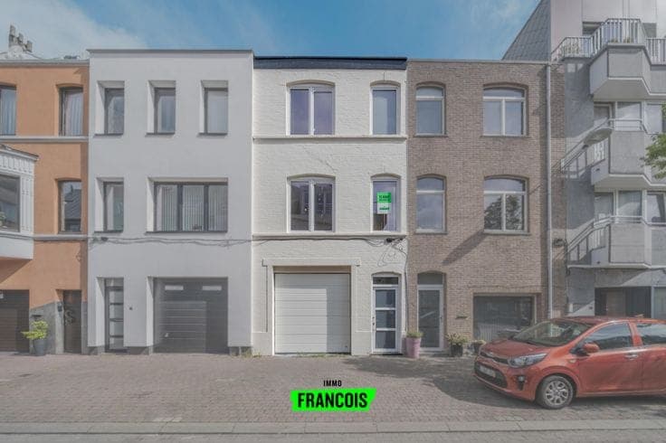 Gerenoveerde bel-étagewoning met zonnig dakterras, 3 kamers…