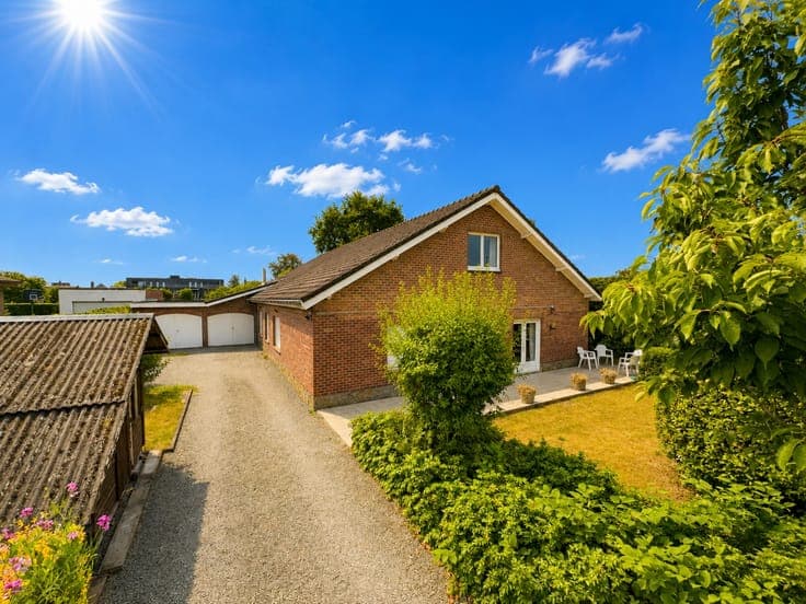 Te koop, Uiterst ruime open bebouwing met flexibele indel...