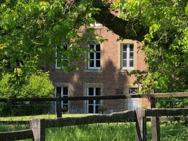 Habay area – a characterful residence set on 3.5 hectares
