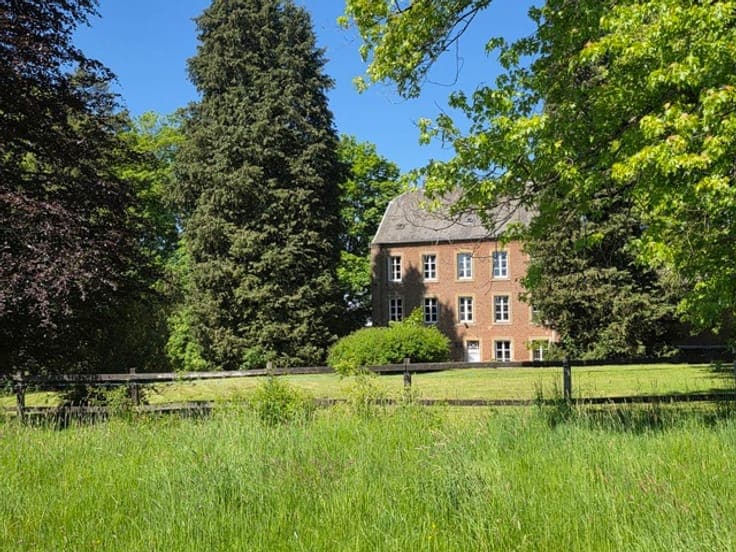 Habay area – a characterful residence set on 3.5 hectares