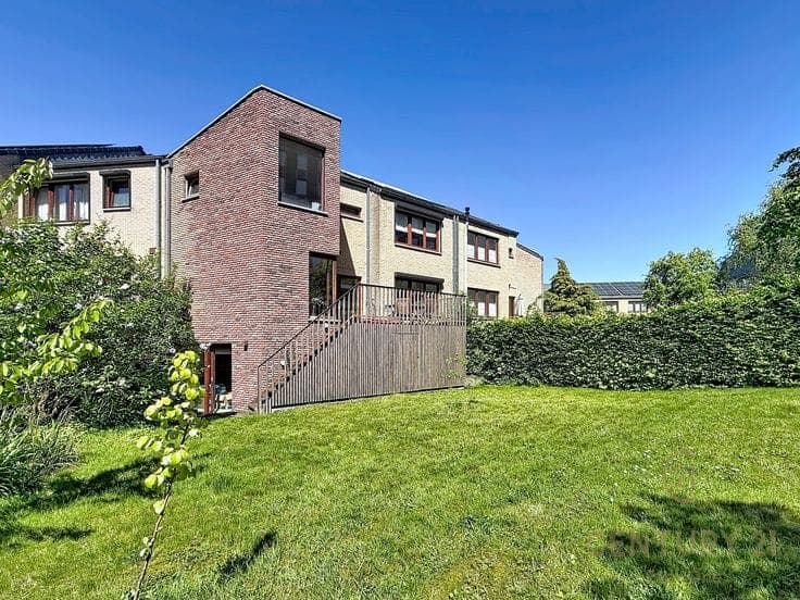 5-bedroom single-family home located in a gated community