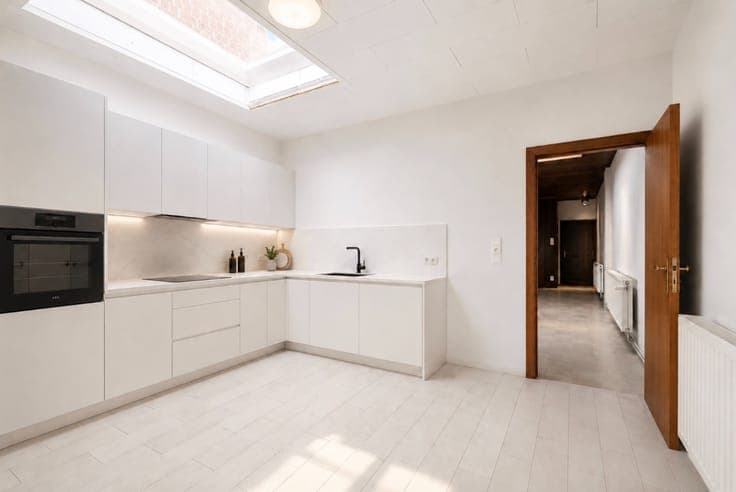 Home with 3 bedrooms, garden, public transport near Aalst